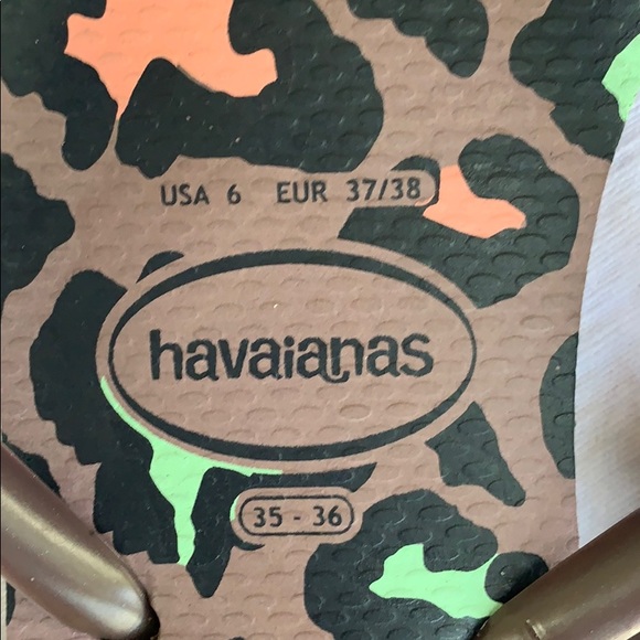 Havaianas women’s plum animal print flip flops - Picture 5 of 5